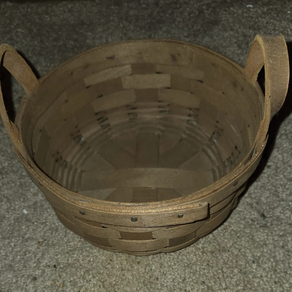 Vintage Longaberger darning basket 1984 leather Handles 7" Diameter 3" High - Picture 5 of 6